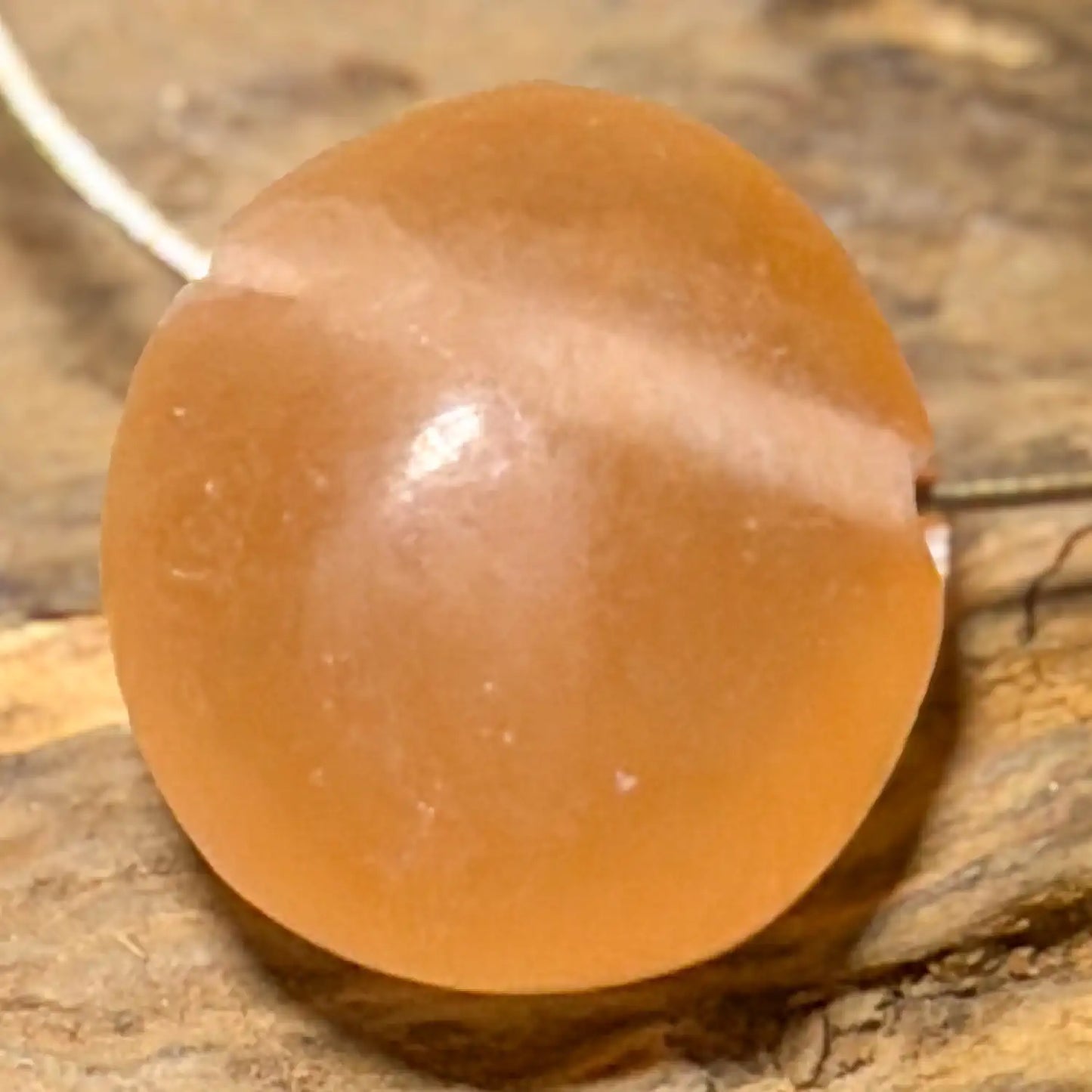 alabaster-edelstein-schmuck-ketten-anhaenger-trommelstein-heilstein-180526