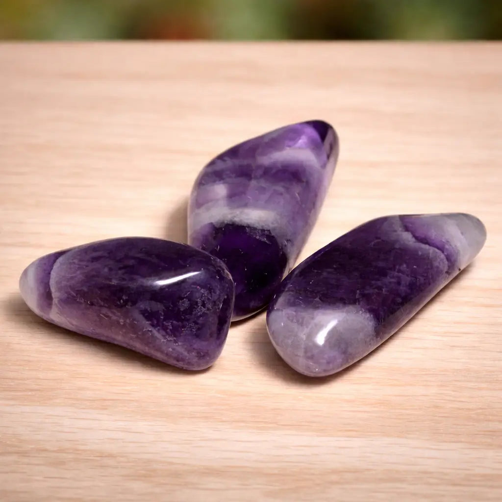 amethyst-chevron-edelstein-trommelstein-handschmeichler-entspannung-massage-chakra-seelensteinchen