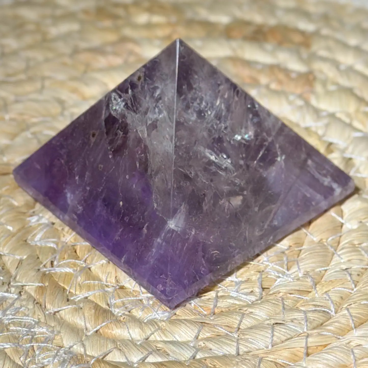 amethyst-edelstein-heilstein-pyramide-130526