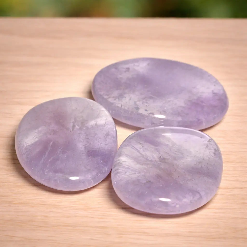 amethyst-scheibenstein-edelstein-trommelstein-handschmeichler-entspannung-massage-chakra-seelensteinchen