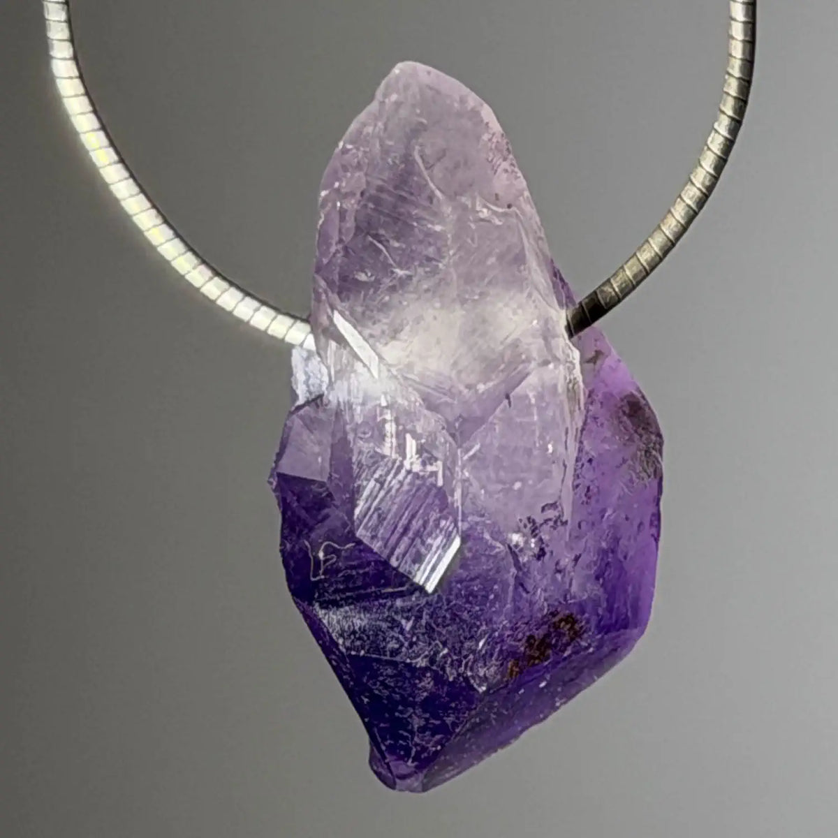 amethyst-spitze-edelstein-schmuck-ketten-anhaenger-trommelstein-heilstein-270926-3