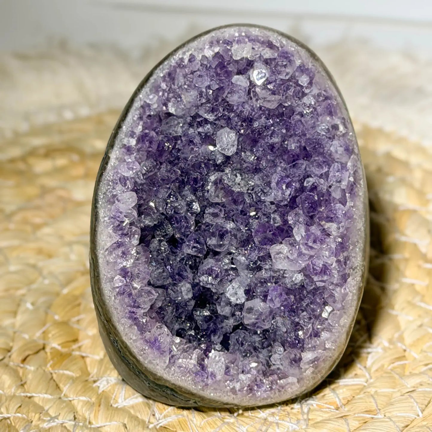 amethystdruse-uruguay-edelstein-mineralien-heilstein-aufladen-entladen-seelensteinchen-020526-4