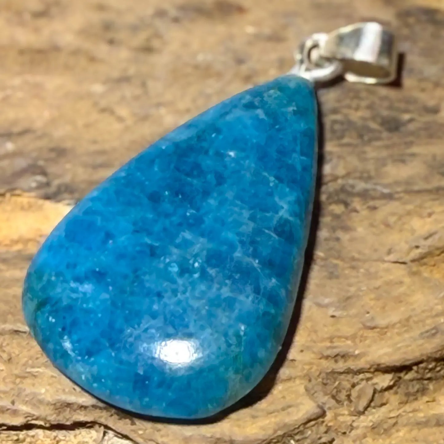 apatit-cabochon-silber-schmuck-ketten-anhaenger-edelstein-heilstein-seelensteinchen
