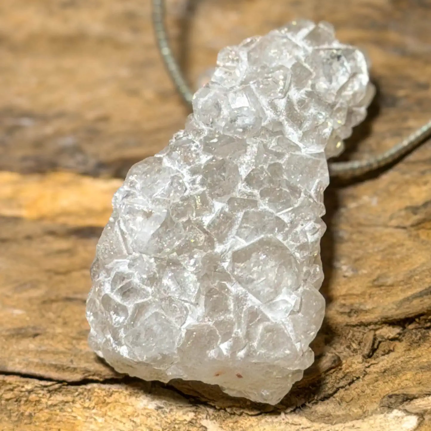apophylit-edelstein-schmuck-ketten-anhaenger-trommelstein-heilstein-seelensteinchen-220526