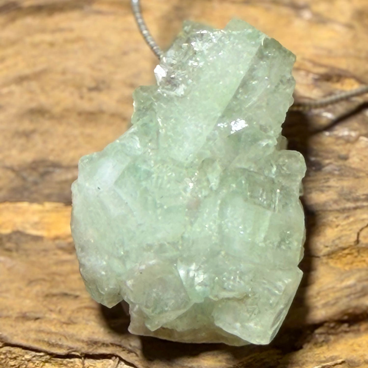 apophyllit-kristall-edelstein-trommelstein-heilstein-schmuck-ketten-anhaenger-220826
