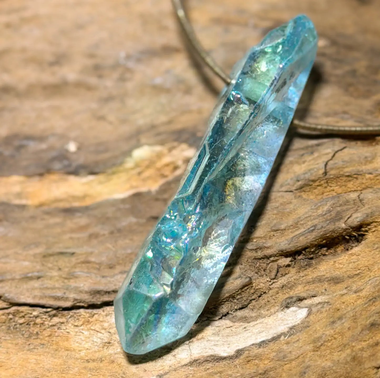 aqua-aura-edelstein-schmuck-ketten-anhaenger-trommelstein-heilstein-180526