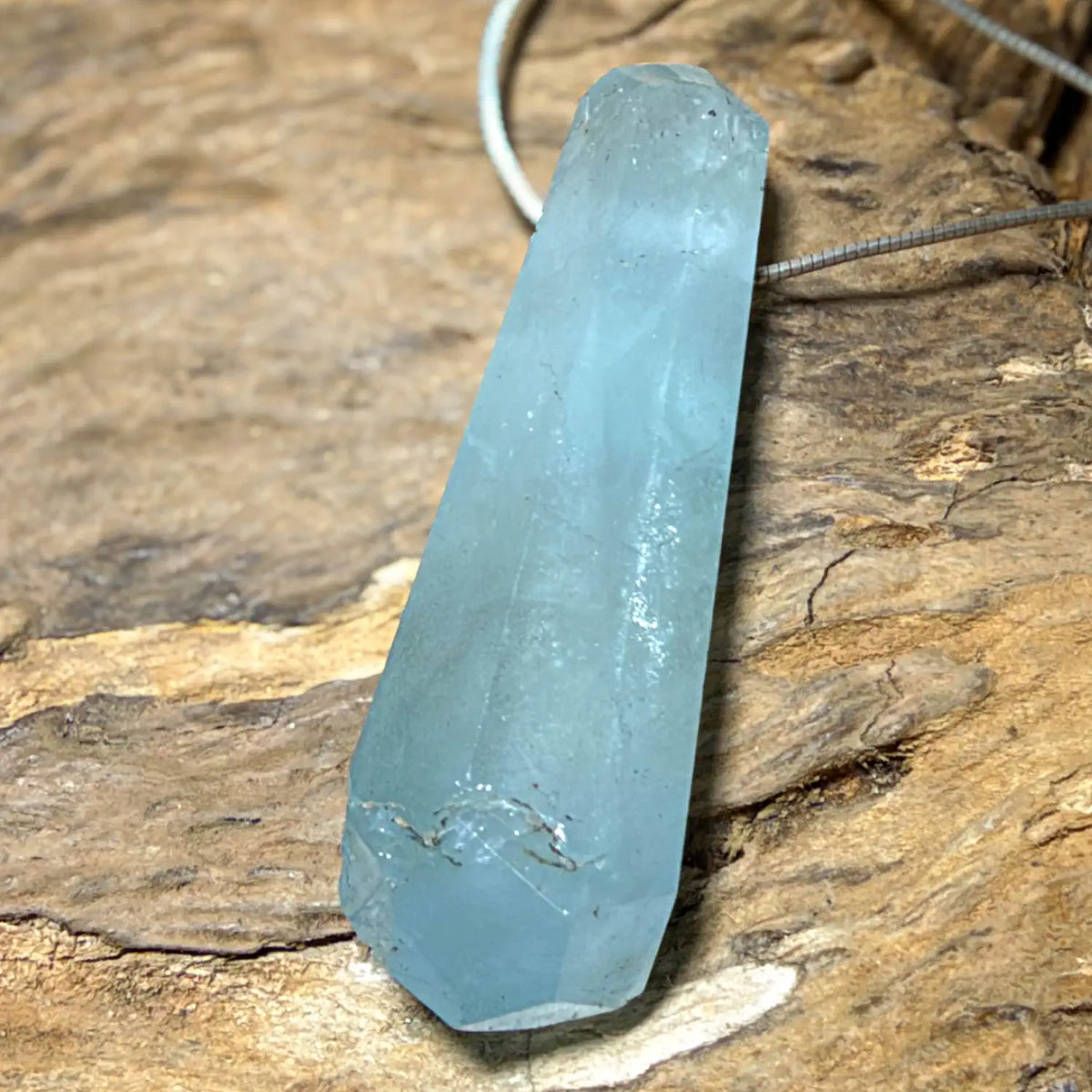 aquamarin-edelstein-schmuck-ketten-anhaenger-trommelstein-heilstein-kristall-191026