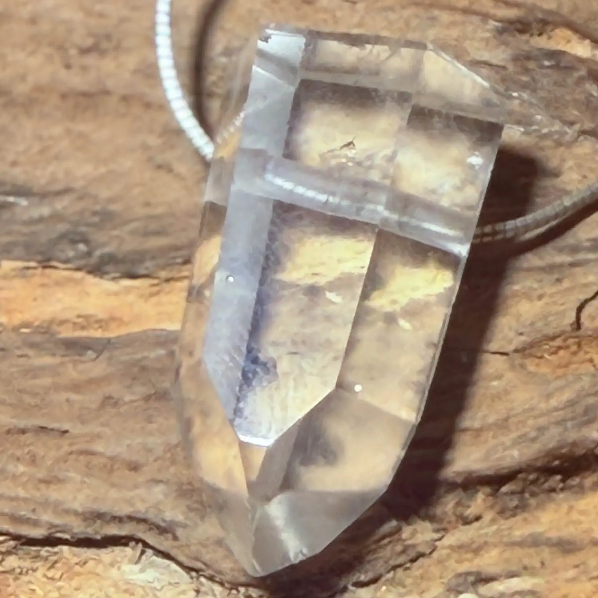 bergkristall-edelstein-schmuck-ketten-anhaenger-collier-trommelstein-seelensteinchen-130826-2