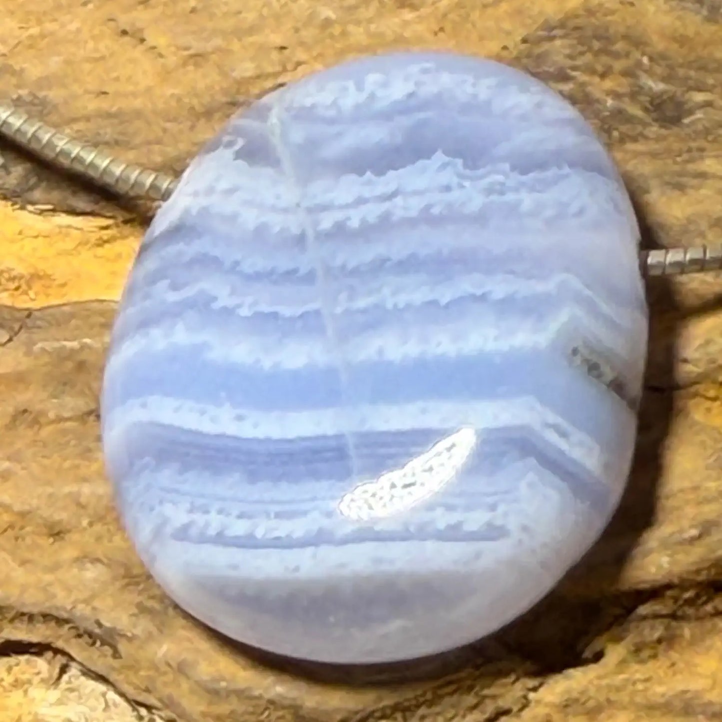 blauer-chalcedon-edelstein-schmuck-ketten-anhaenger-heilstein-180726
