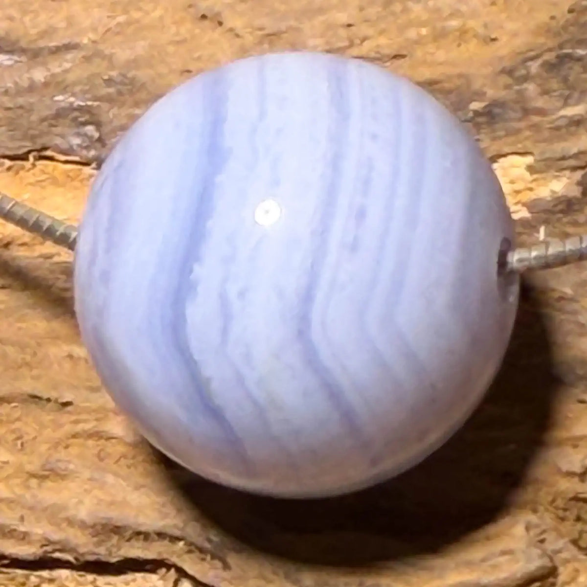 blauer-chalcedon-edelstein-trommelstein-schmuck-ketten-anhaenger-heilstein-200726