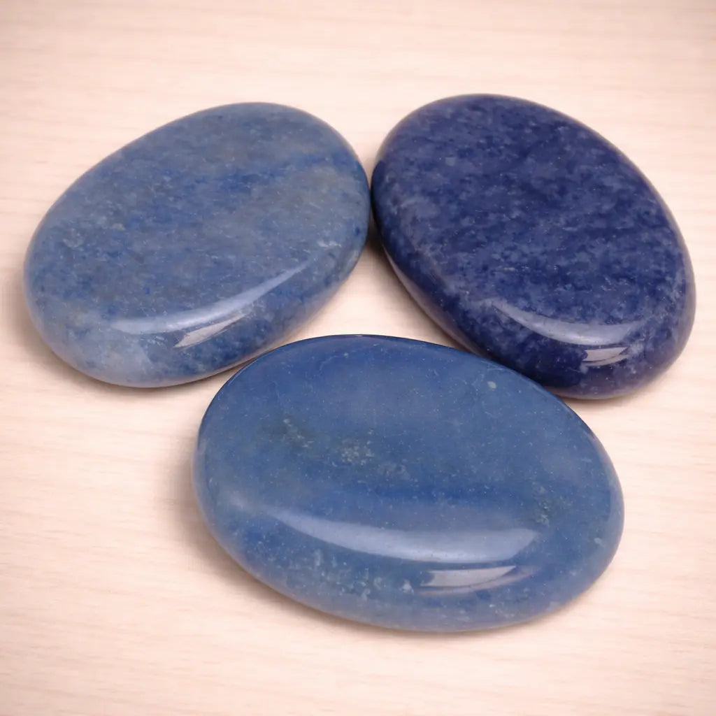 blauquarz-edelstein-scheibenstein-handschmeichler-entspannung-massage-chakra-seelensteinchen