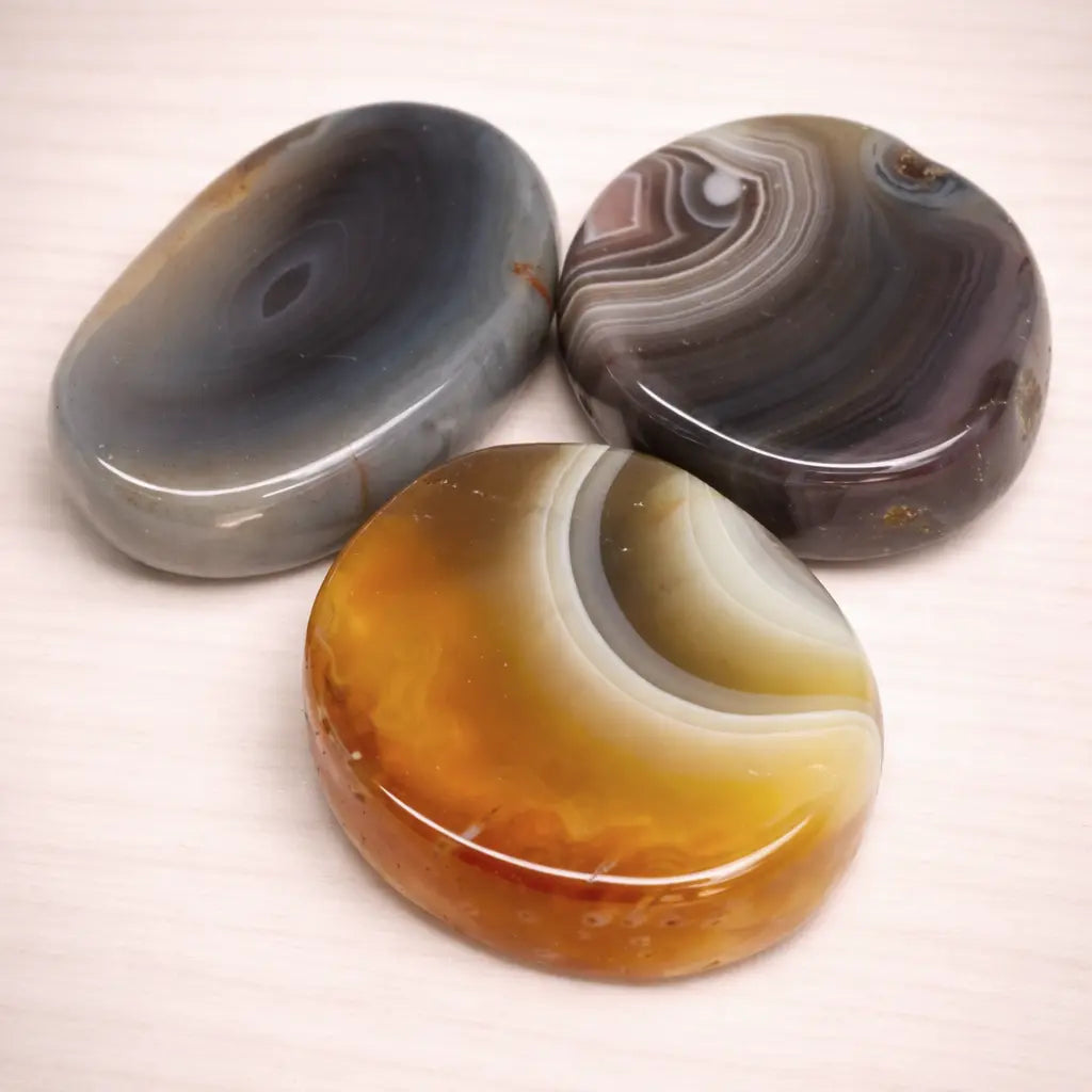 botswana-achat-edelstein-trommelstein-handschmeichler-entspannung-massage-chakra-seelensteinchen-3