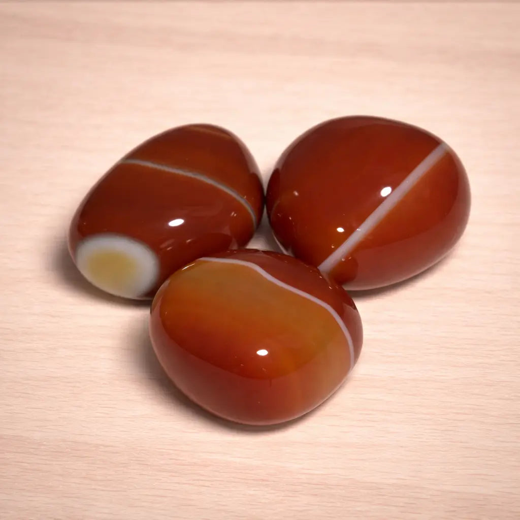 karneol-edelstein-trommelstein-handschmeichler-entspannung-massage-chakra-seelensteinchen