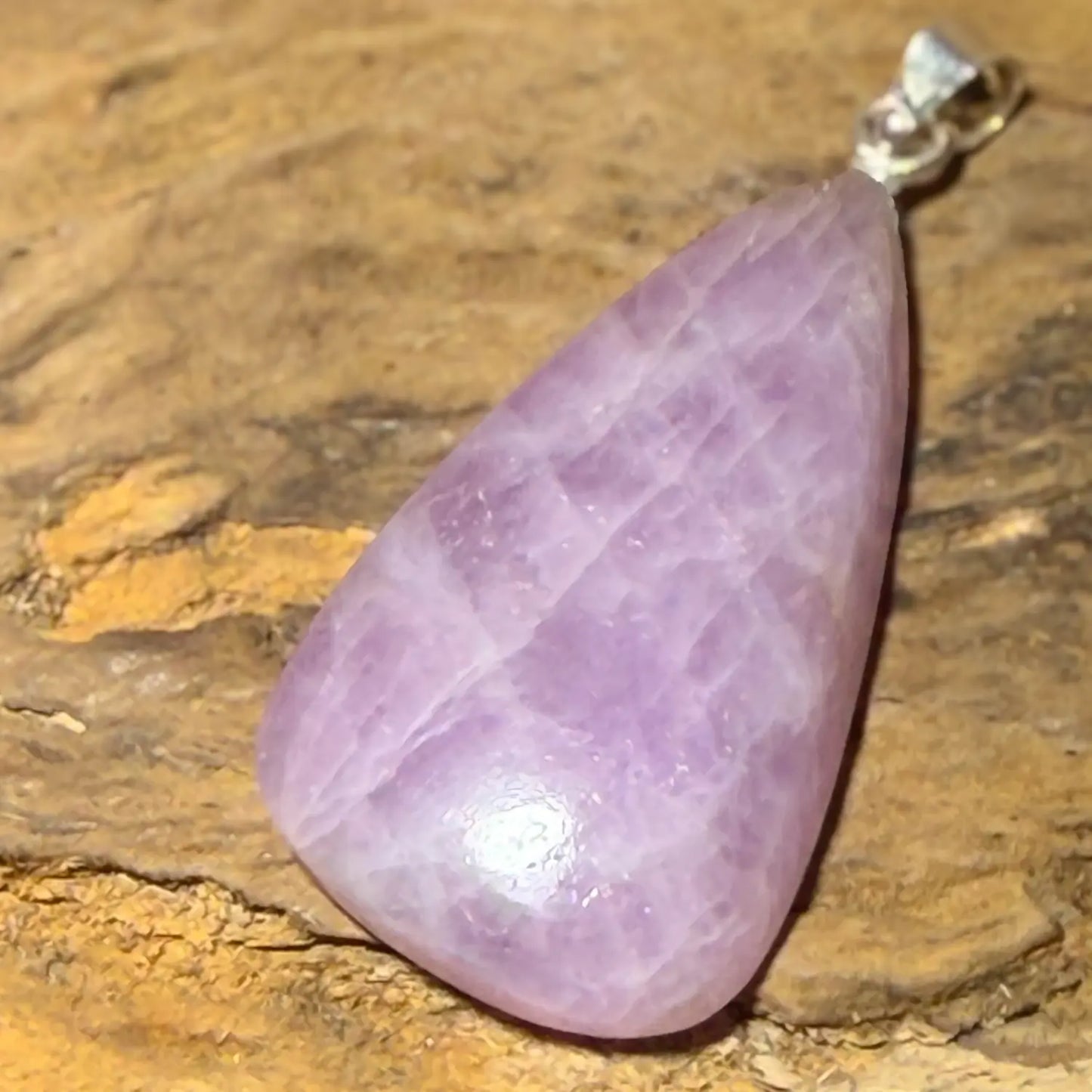 kunzit-cabochon-silber-schmuck-ketten-anhaenger-edelstein-heilstein-seelensteinchen