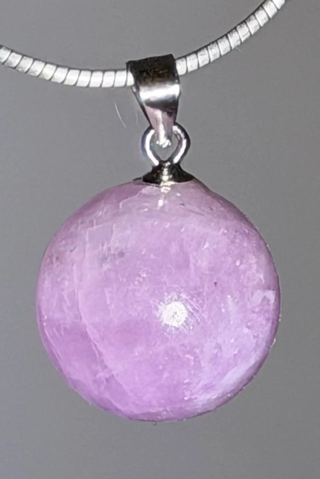 Kunzit - Trommelstein Edelstein Schmuck Ketten Anhänger - 925er Silberöse - A Qualität #6915
