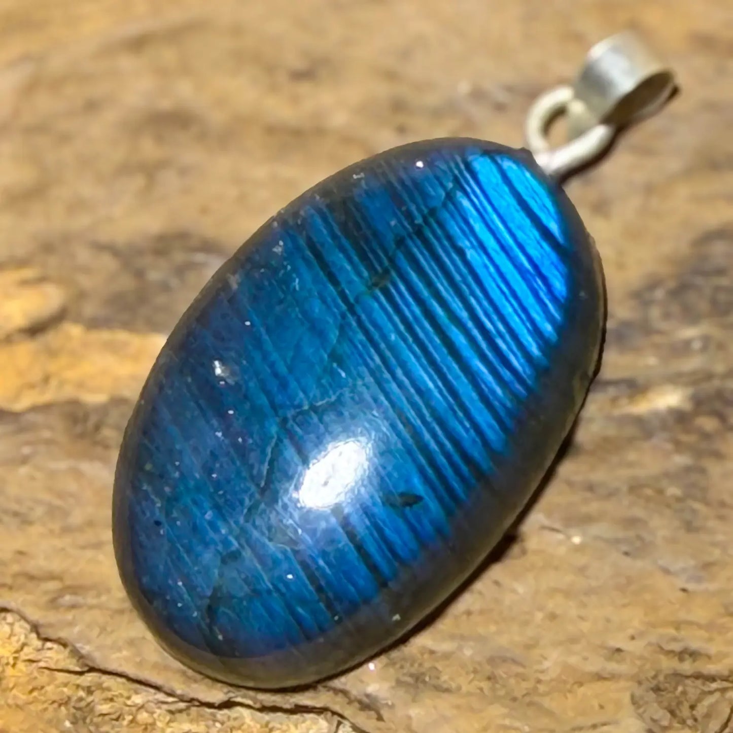 labradorit-edelstein-cabochon-schmuck-ketten-anhaenger-heilstein-925er-silber-seelensteinchen-2