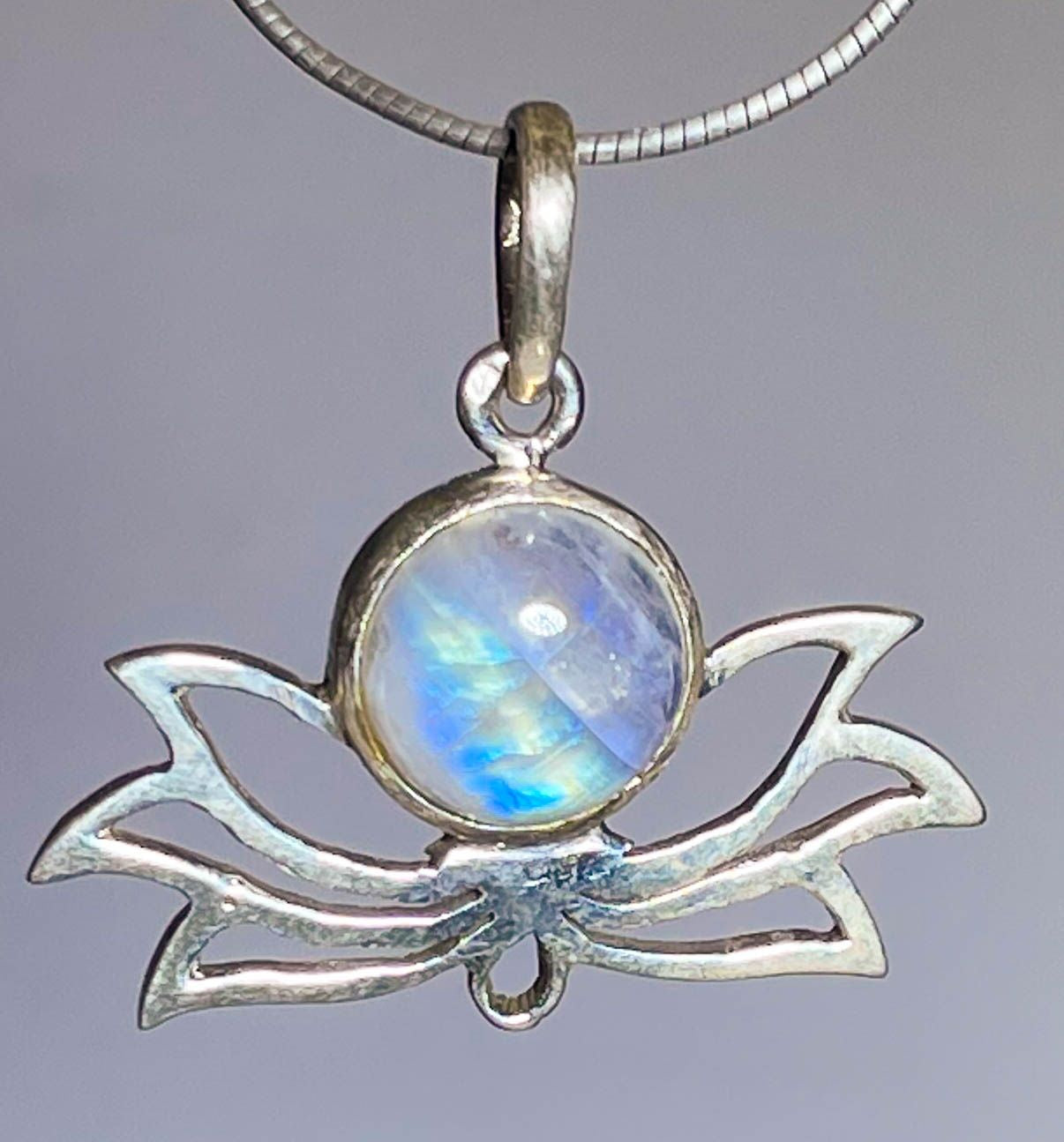 Lotusblume Schmuck Ketten Anhänger mit Regenbogenmondstein - Mondstein A Qualität - Schmuck - 925er Silber #7238