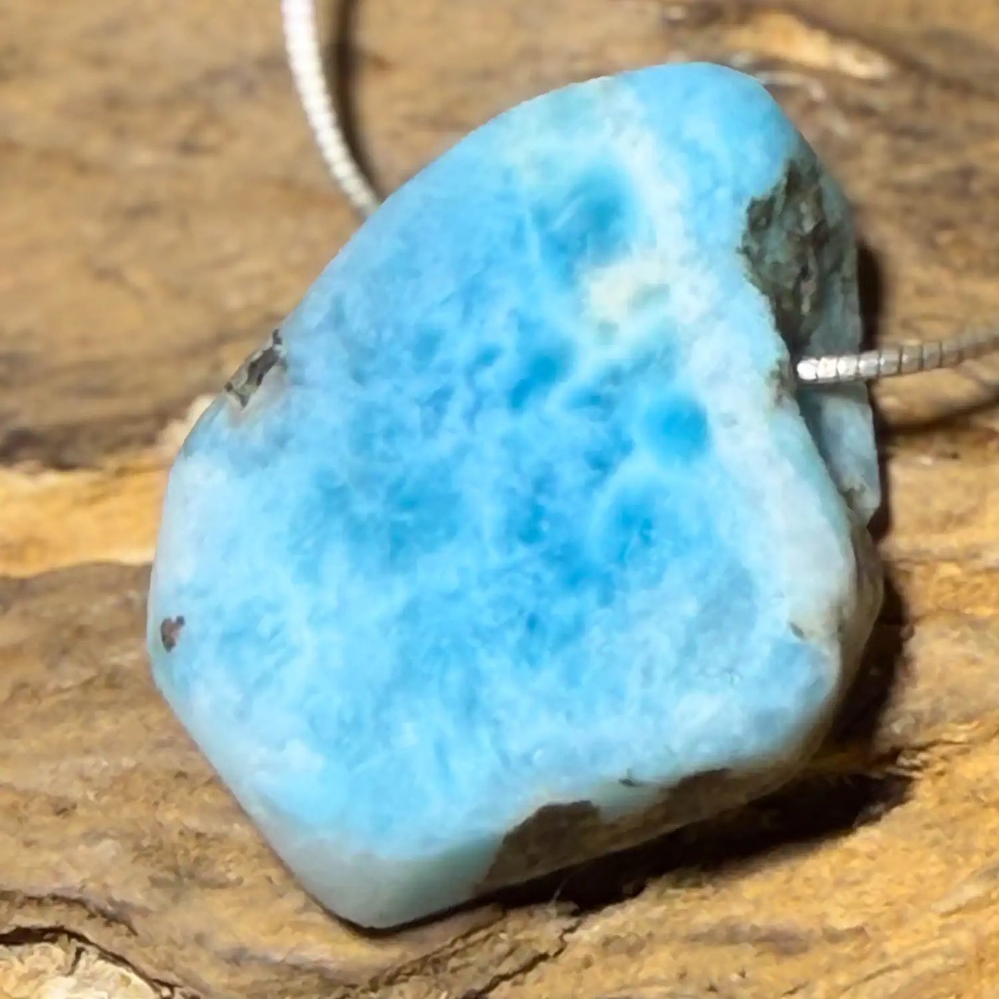 larimar-edelstein-trommelstein-schmuck-ketten-anhaenger-heilstein-080726
