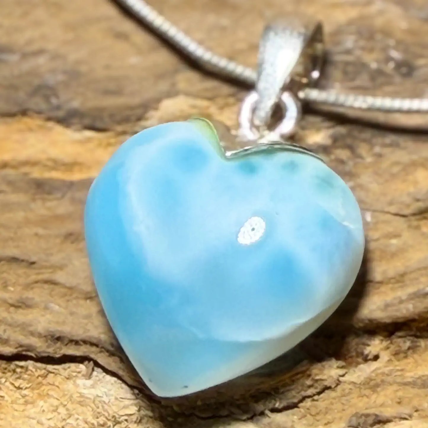 larimar-herz-edelstein-schmuck-ketten-anhaenger-heilstein-kristall-210726