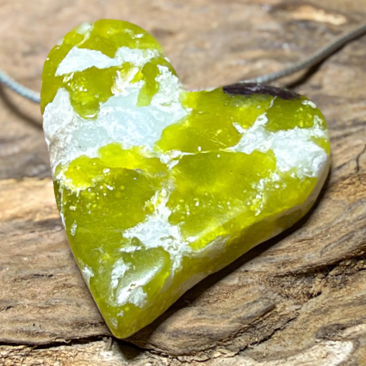 lizardit-jade-edelstein-schmuck-ketten-anhaenger-heilstein-251026