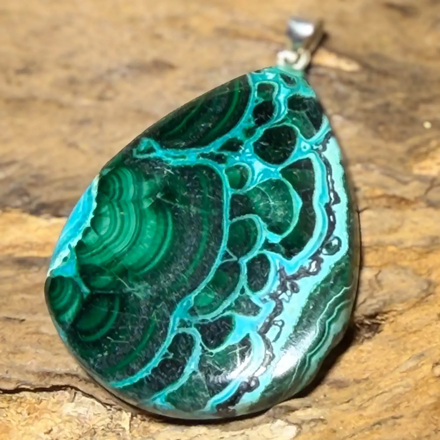 malachit-chrysokoll-edelstein-trommelstein-schmuck-ketten-anhaenger-heilstein-080726