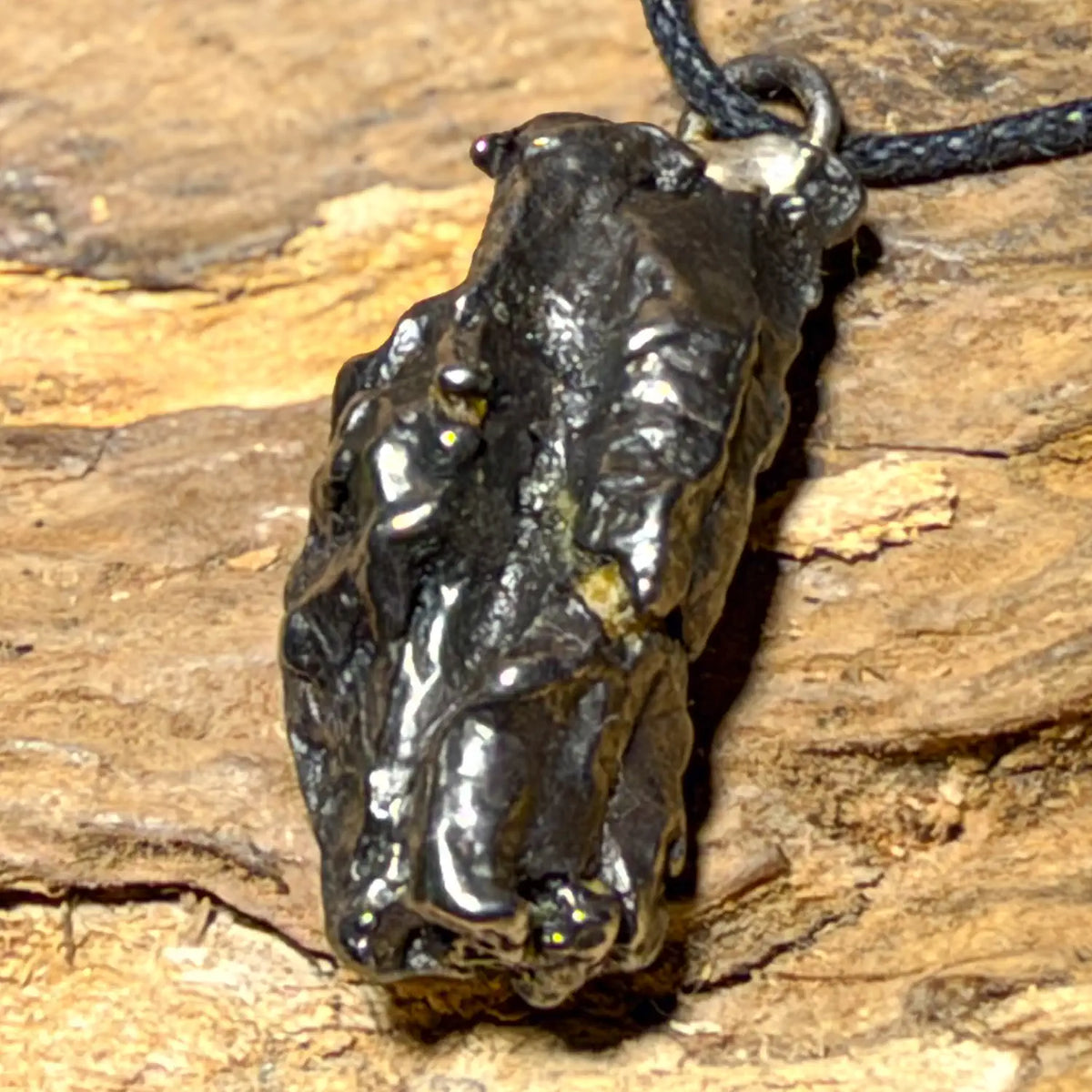 meteorit-edelstein-schmuck-ketten-anhaenger-trommelstein-heilstein-190926