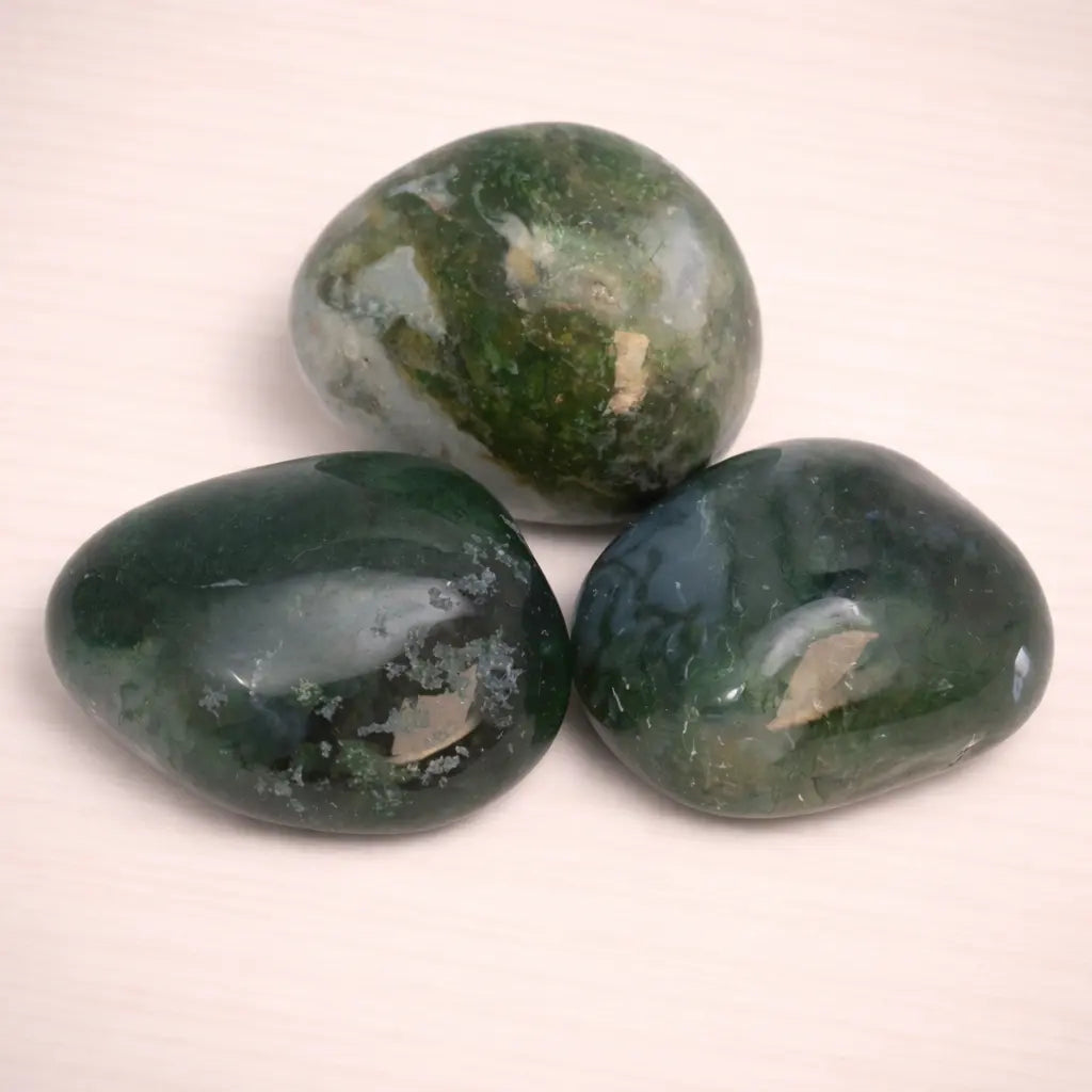 moosachat-edelstein-trommelstein-handschmeichler-entspannung-massage-chakra-seelensteinchen