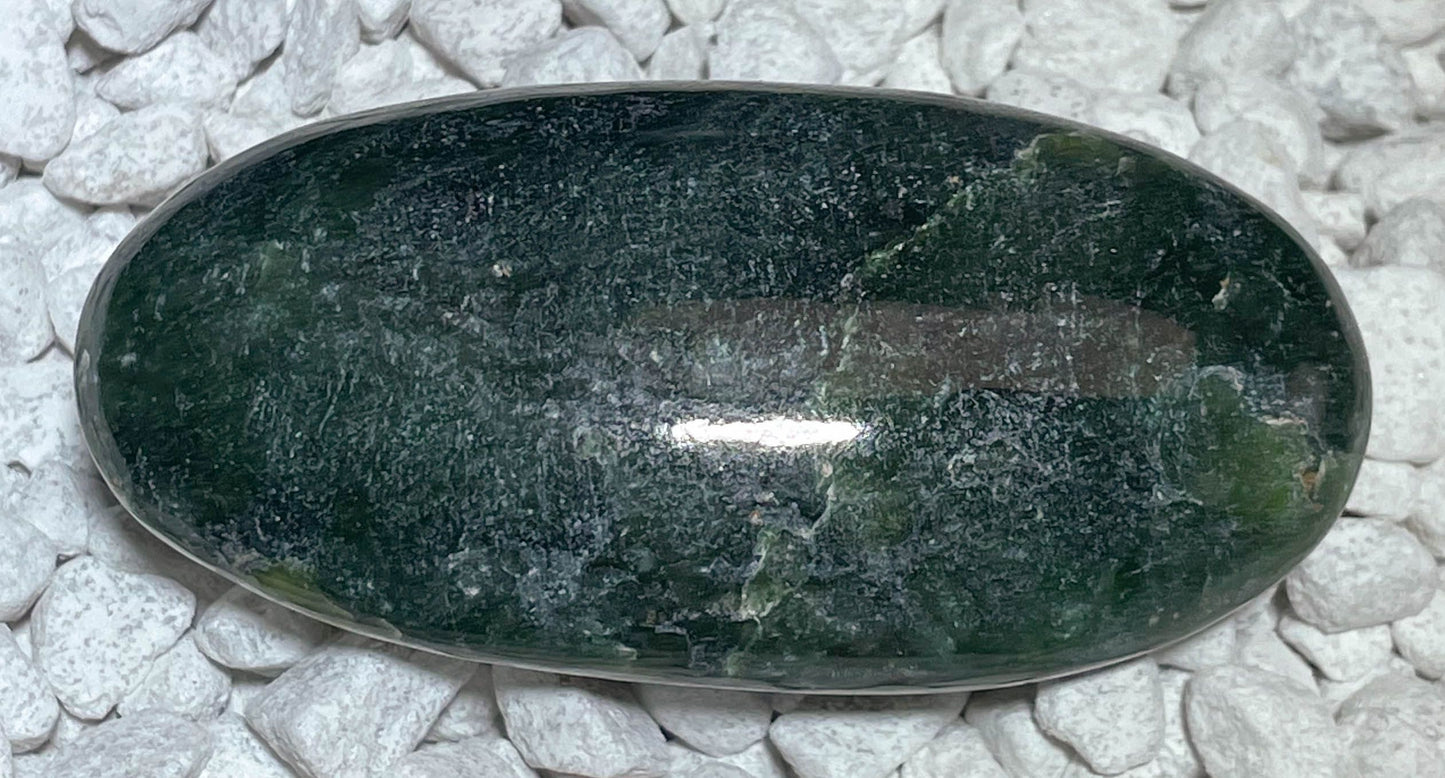 Nephrit Jade Seifenstein - Handschmeichler - Auflagestein - Massagestein - Mineralien - 84g, poliert #6692
