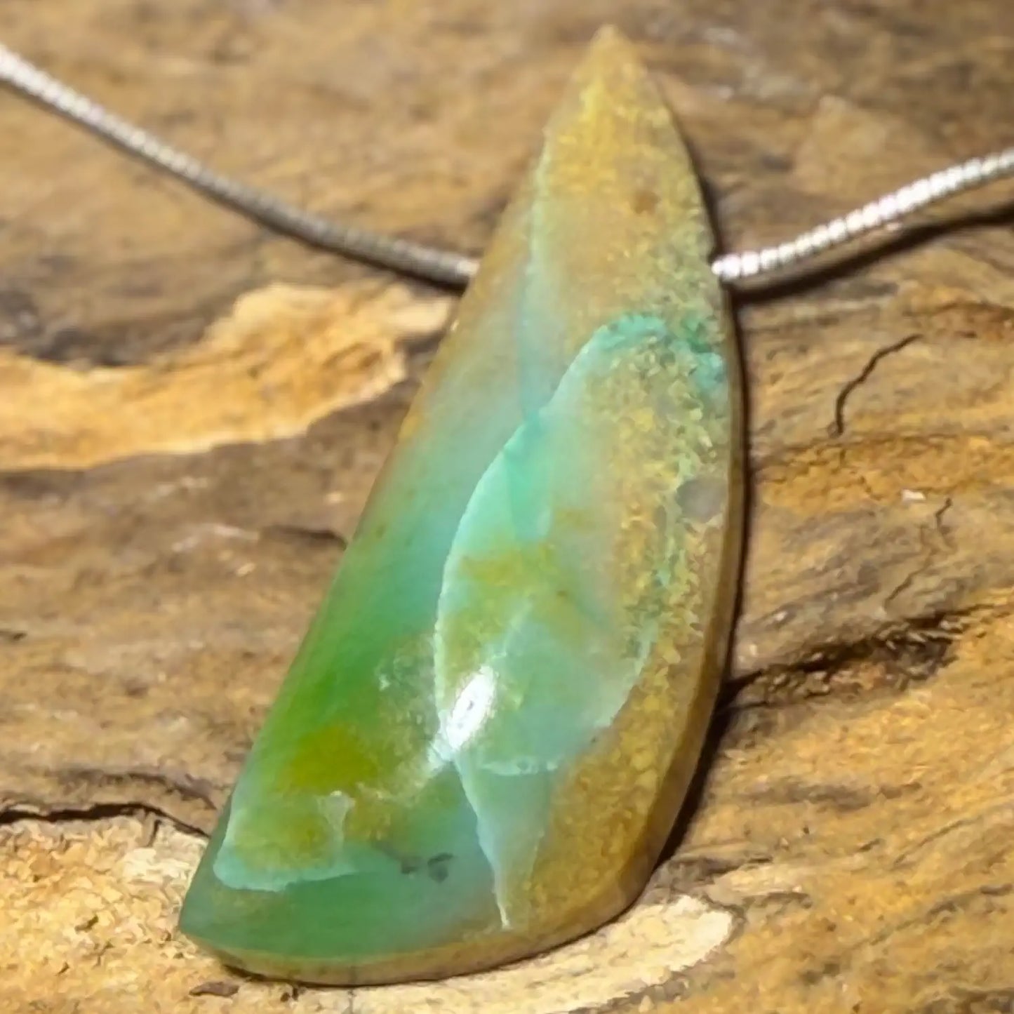 opalisiewrtes-holz-edelstein-trommelstein-schmuck-ketten-anhaenger-heilstein-080726