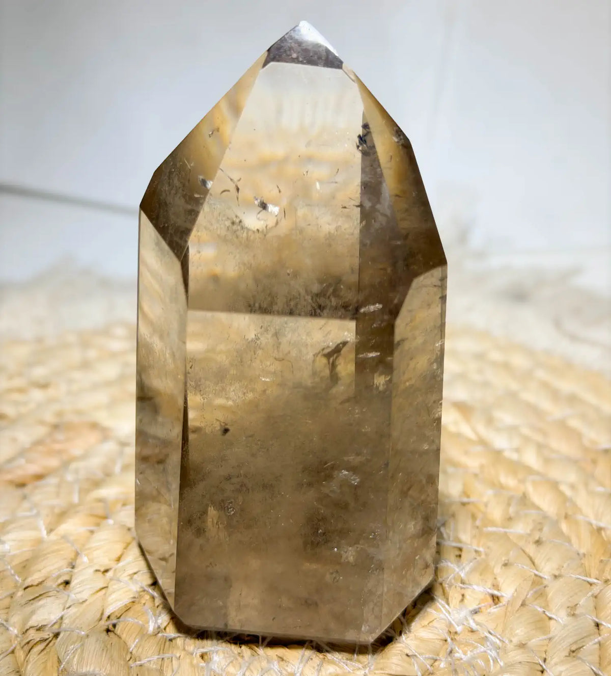 rauchquarzkristall-edelstein-spitze-mineralien-heilstein-071026