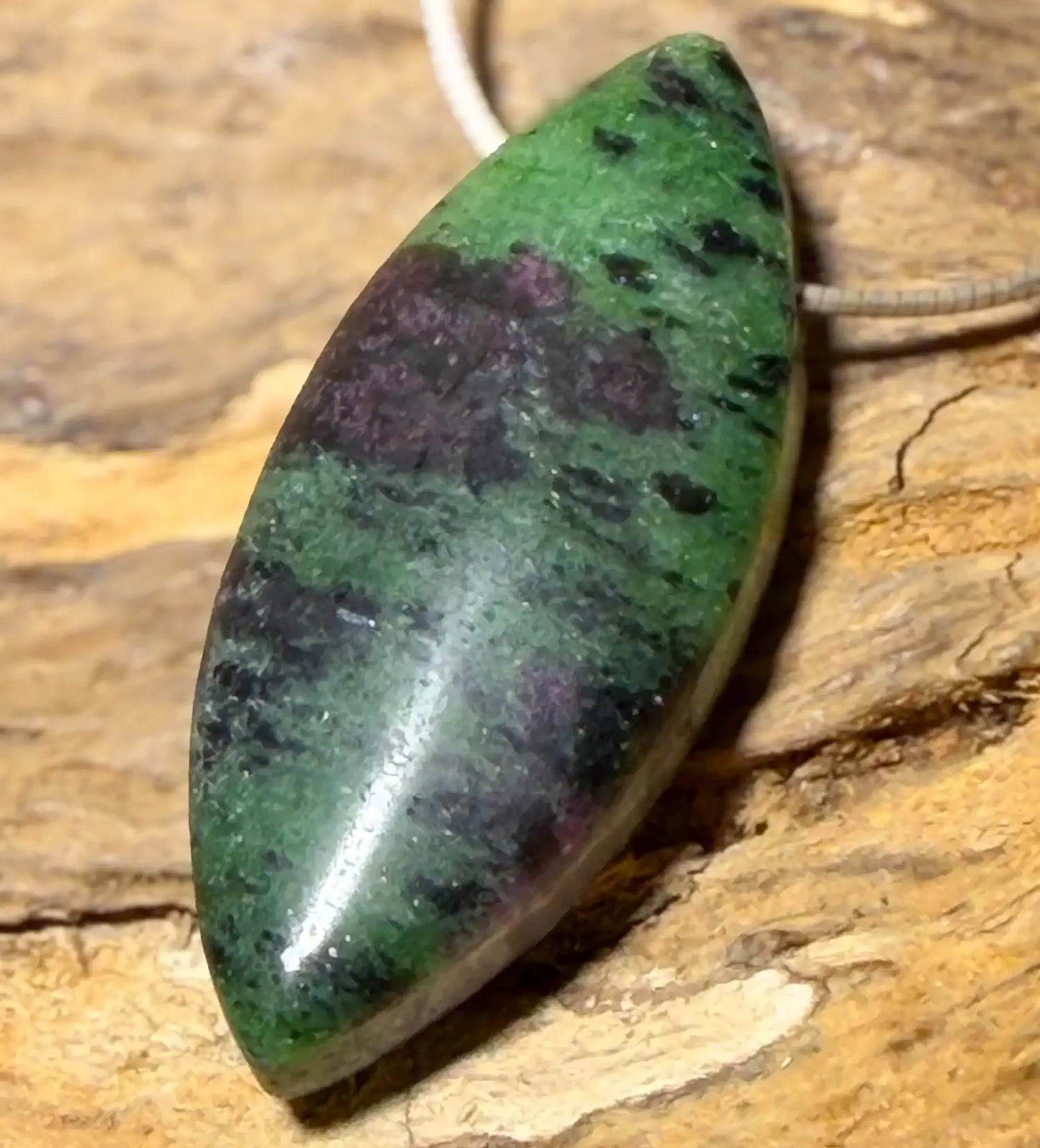 rubin-zoisit-edelstein-trommelstein-schmuck-anhaenger-kette-collier-heilstein-200826