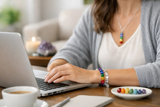 Praxisbeispiel: Chakraschmuck im Alltag
