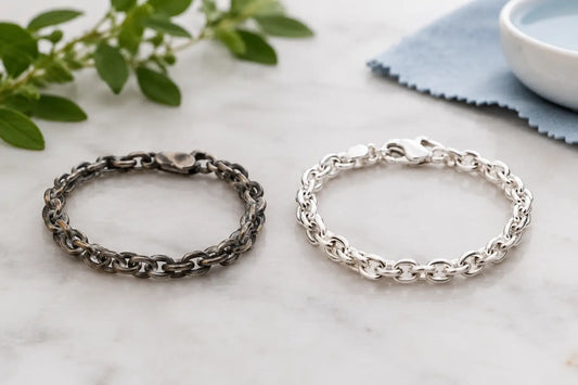 Warum verfärbt sich Silberschmuck? Ursachen