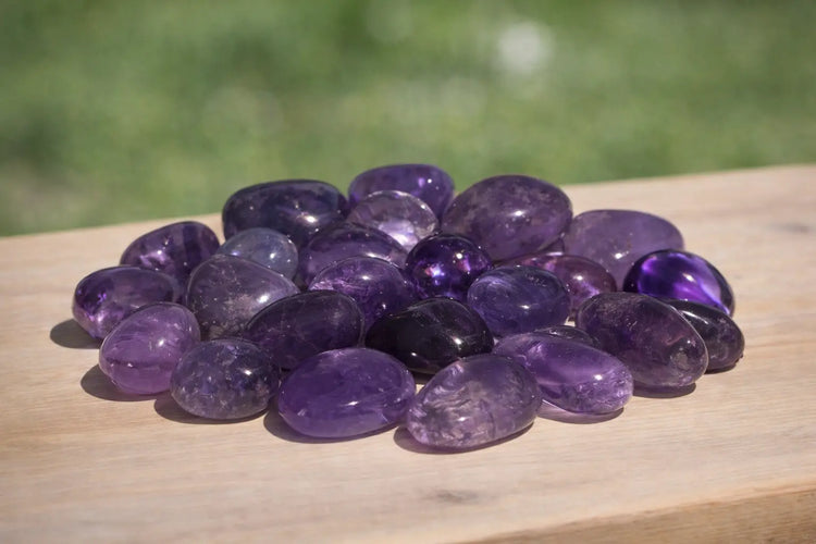 amethyst-edelstein-handschmeichler-heilstein-schmuck-seelensteinchen