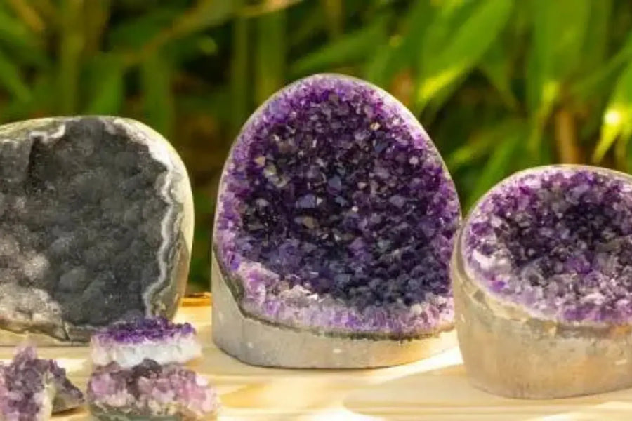 Amethyst Stufen – natürliche Kristallformationen mit intensiver Farbe