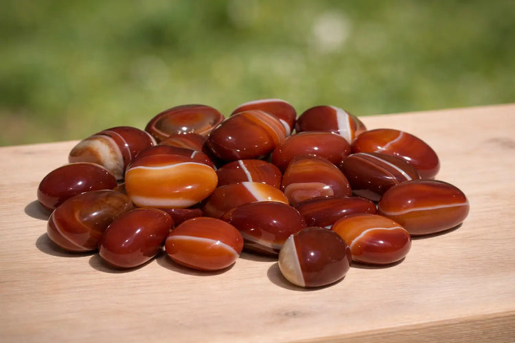 karneol-edelstein-trommelstein-heilstein-schmuck-ketten-anhaenger-seelensteinchen