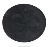 Schungit Scheibe rund Om Zeichen - 5,5cm - Edelstein - poliert #4135