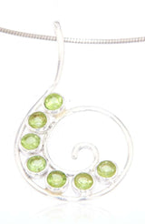 Elegante colgante de cadena en espiral con peridoto - Plata 925 #4060