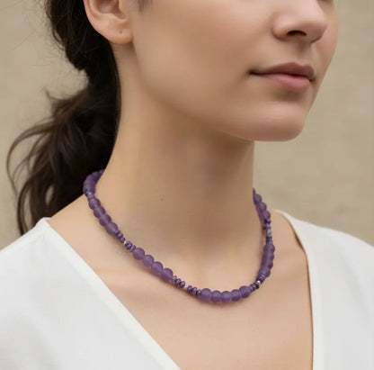 amethyst-charoit-edelstein-schmuck-kette-edelsteinkette-collier-heilstein-200426-2