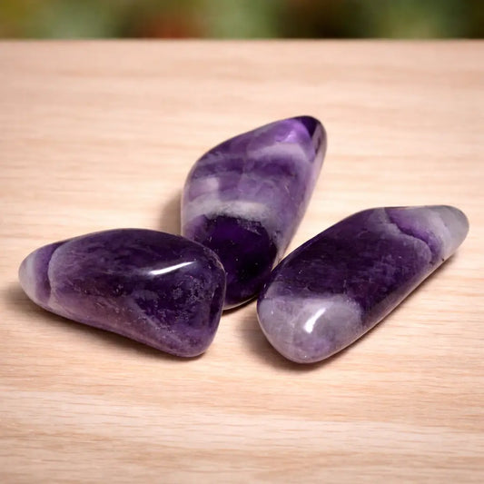 amethyst-chevron-edelstein-trommelstein-handschmeichler-entspannung-massage-chakra-seelensteinchen