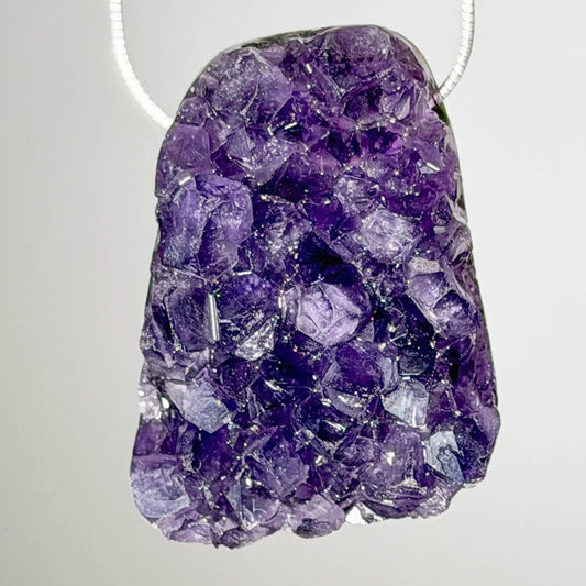 amethyst-druse-edelstein-schmuck-ketten-anhaenger-heilstein-241026