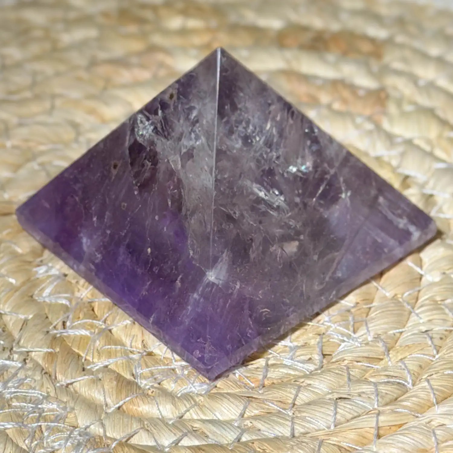 amethyst-edelstein-heilstein-pyramide-130526