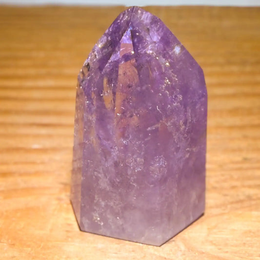 amethyst-edelstein-mineralien-spitze-brasilien-seelensteinchen-260626_edc3942e-370e-4cee-917c-d39325b1f93e