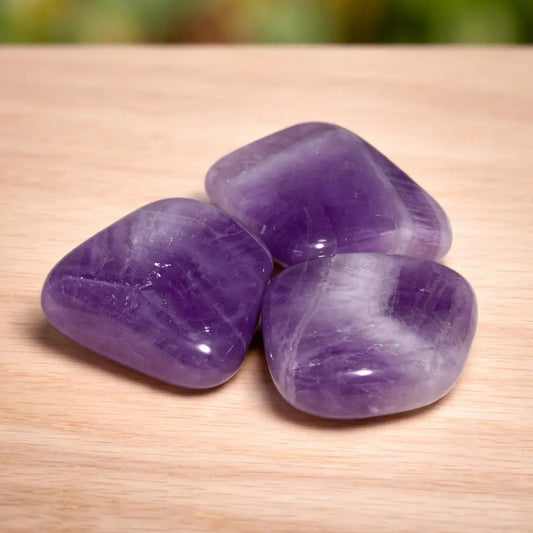 amethyst-edelstein-trommelstein-handschmeichler-entspannung-massage-chakra-seelensteinchen