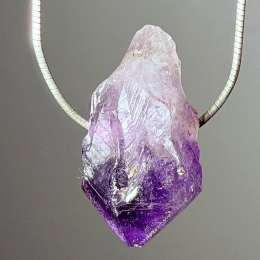 amethyst-kristall-edelstein-schmuck-ketten-anhaenger-heilstein-061026-2