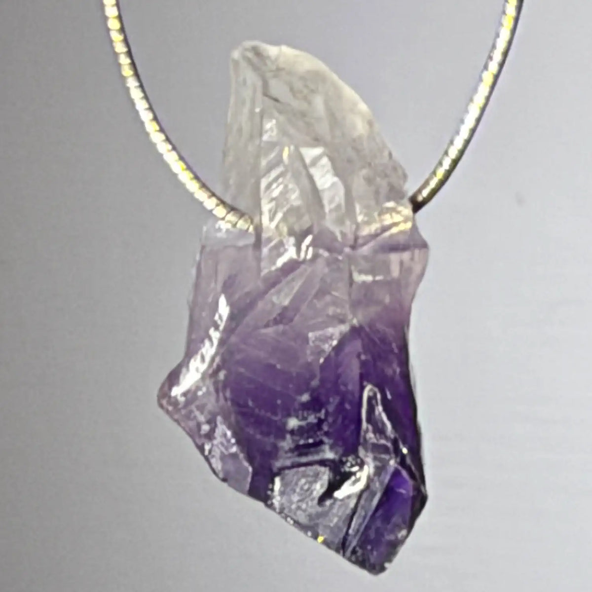 amethyst-kristall-edelstein-schmuck-ketten-anhaenger-heilstein-061026