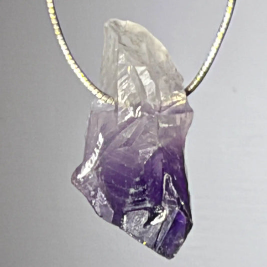 amethyst-kristall-edelstein-schmuck-ketten-anhaenger-heilstein-061026