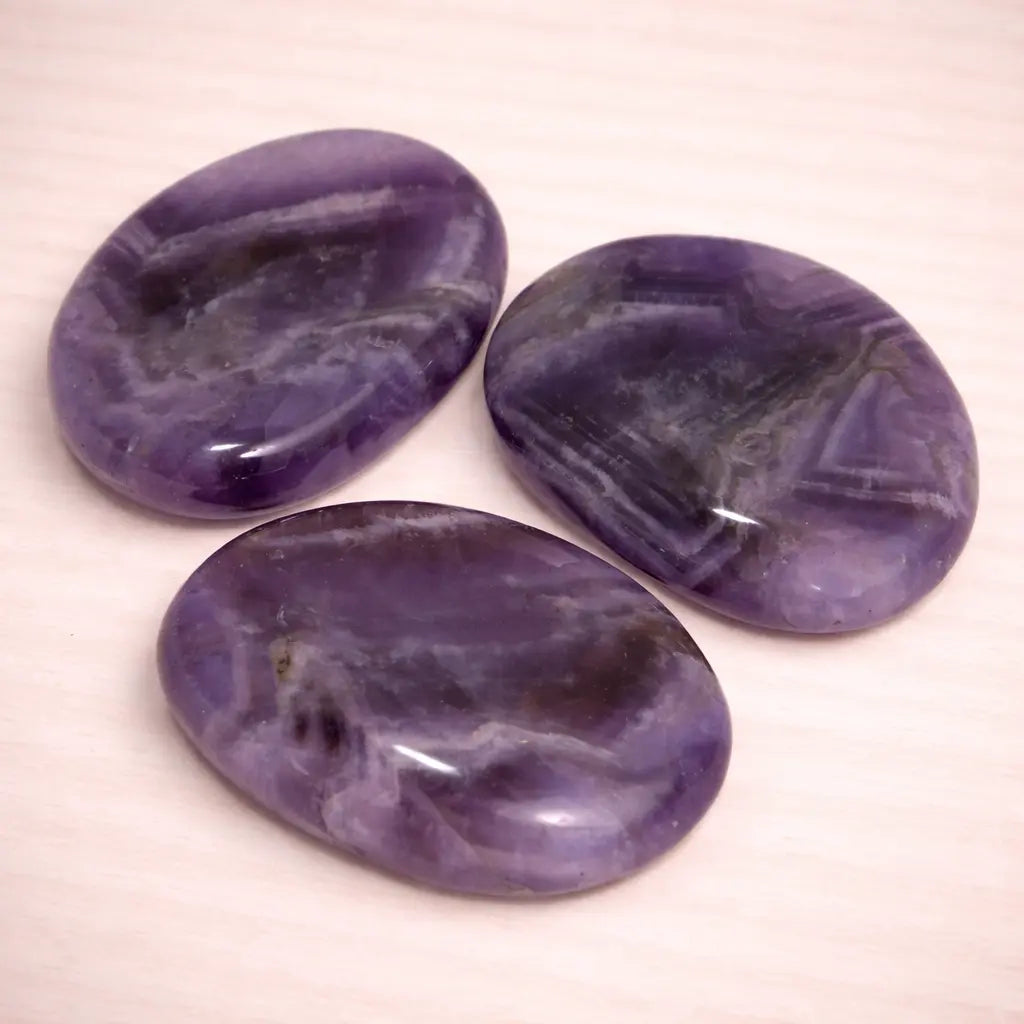 amethyst-scheibenstein-edelstein-trommelstein-handschmeichler-entspannung-massage-chakra-seelensteinchen-2