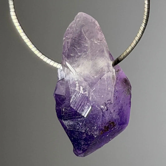 amethyst-spitze-edelstein-schmuck-ketten-anhaenger-trommelstein-heilstein-270926-3