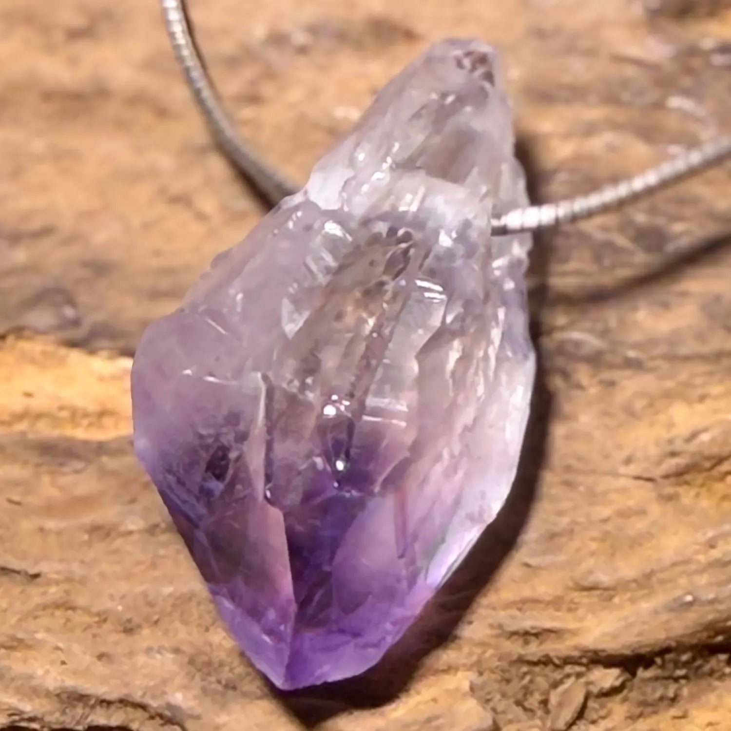 amethyst-spitze-edelstein-schmuck-ketten-anhaenger-trommelstein-seelensteinchen-060426_c873097d-9d3e-4b77-abd2-43505c3553ca